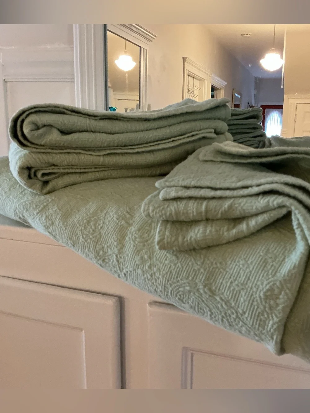 EUC Lands End 100% Cotton Matelasse’ Bedspread w Shams